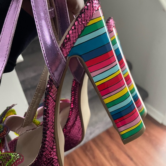 🦋 Beautiful Betsy Johnson Colorful Butterfly Embellished Women's Heels - Picture 8 of 8